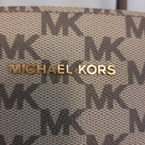 Authentic Michael Kors Purse - Picture 2 of 8